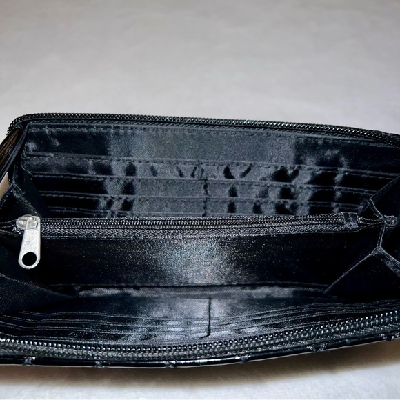Gloss Black Diamond Stitch Zipper Wallet - Picture 5 of 8